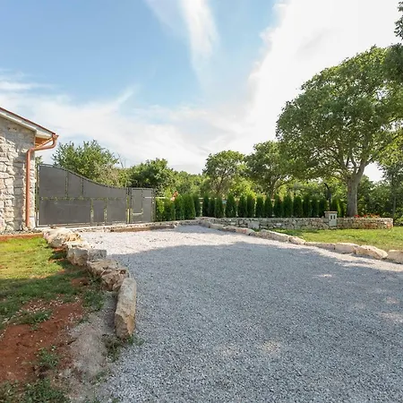 カントリーハウス Small Old House Nedeščina