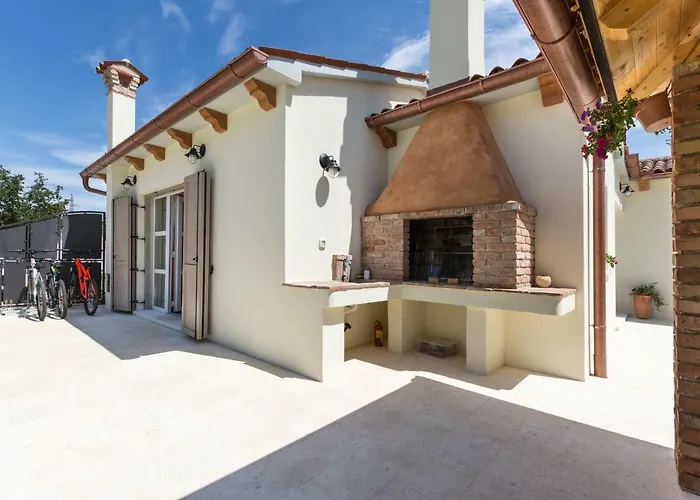 Country house Small Old House Nedescina