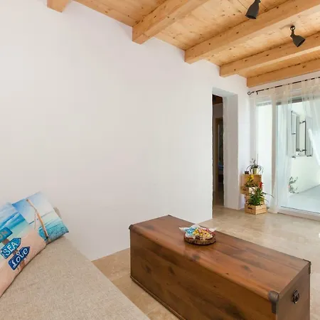 Small Old House Nedeščina